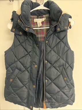 H&M Quilted Puffer Vest in Navy Blue